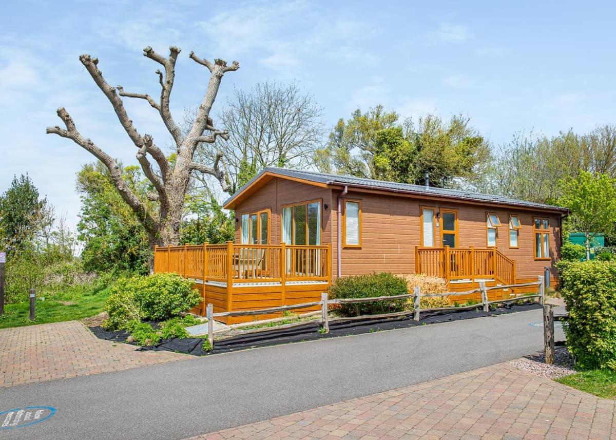 Canterbury Reach Lodge Retreat Petham 外观 照片